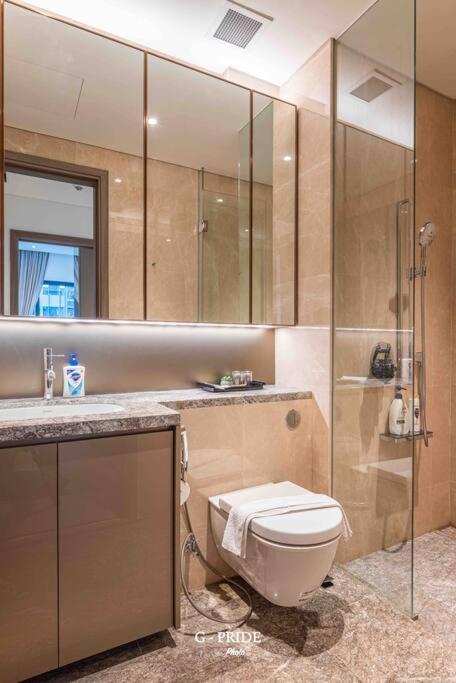 De Lux Marq, 2 Bedrooms At Dist 1, Pool,gym